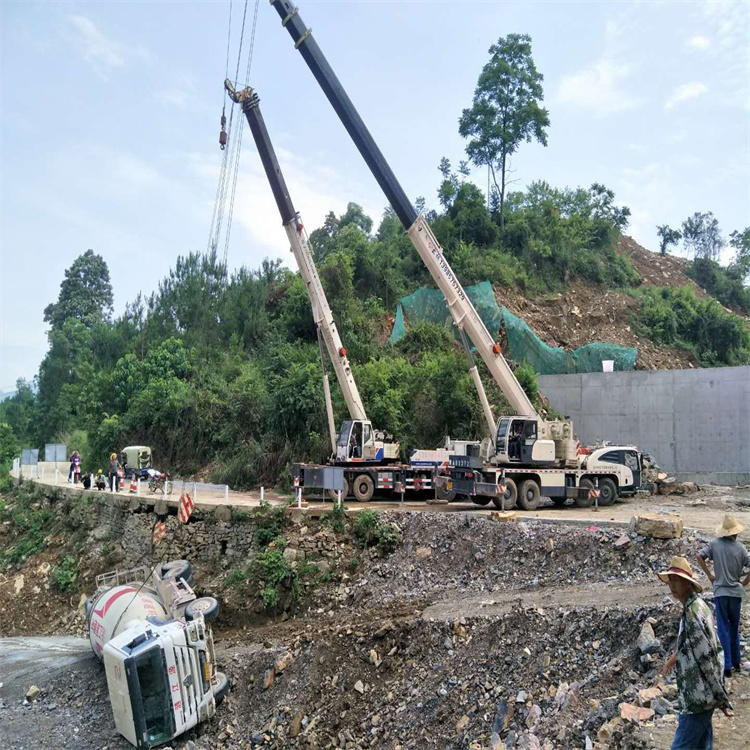 无锡锡山汽车掉沟里叫吊车救援要多少钱