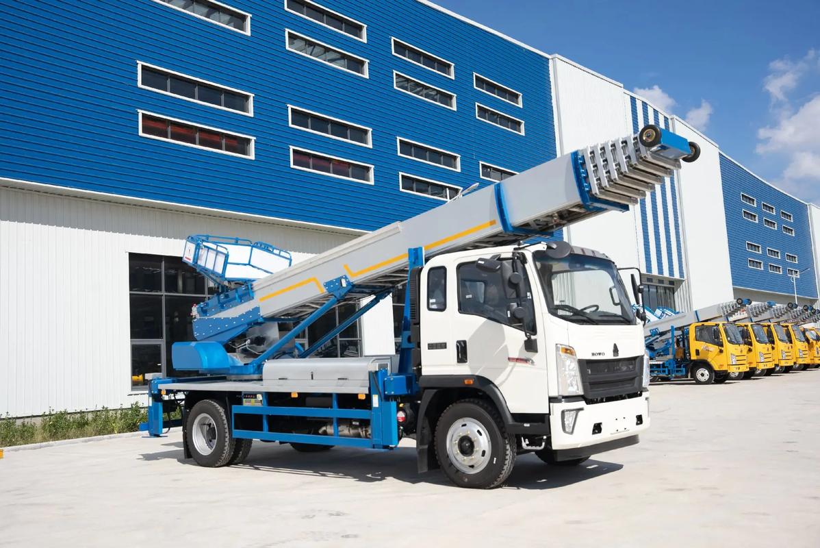 无锡锡山出租云梯车高空作业车 建筑垃圾搬运